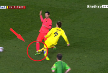 VIDEO: Pha vào bóng khiến Busquets chấn thương nặng